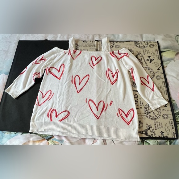 White Tops with heart - Picture 1 of 3